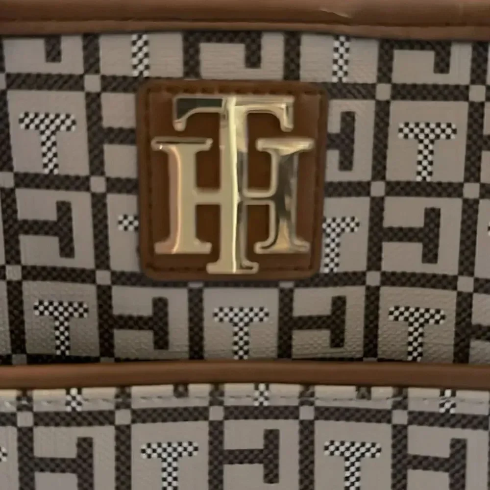 Tommy Hilfiger Executive Tote with pouch